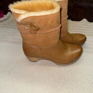 Women’s Dansko Stormy Shearling Lined Boots, Sz 40